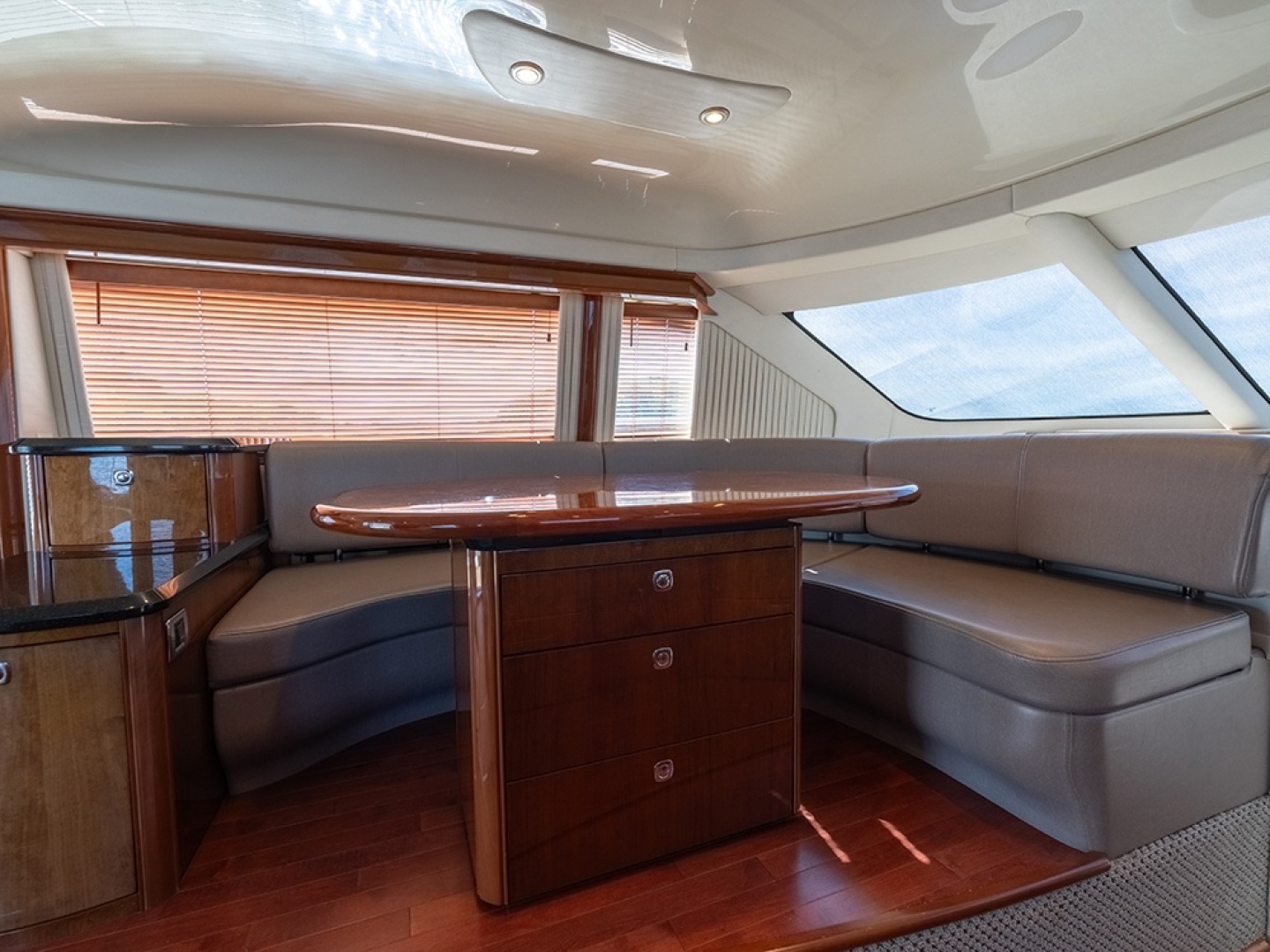 Sea Ray 580 Sedan Bridge Yacht For Sale