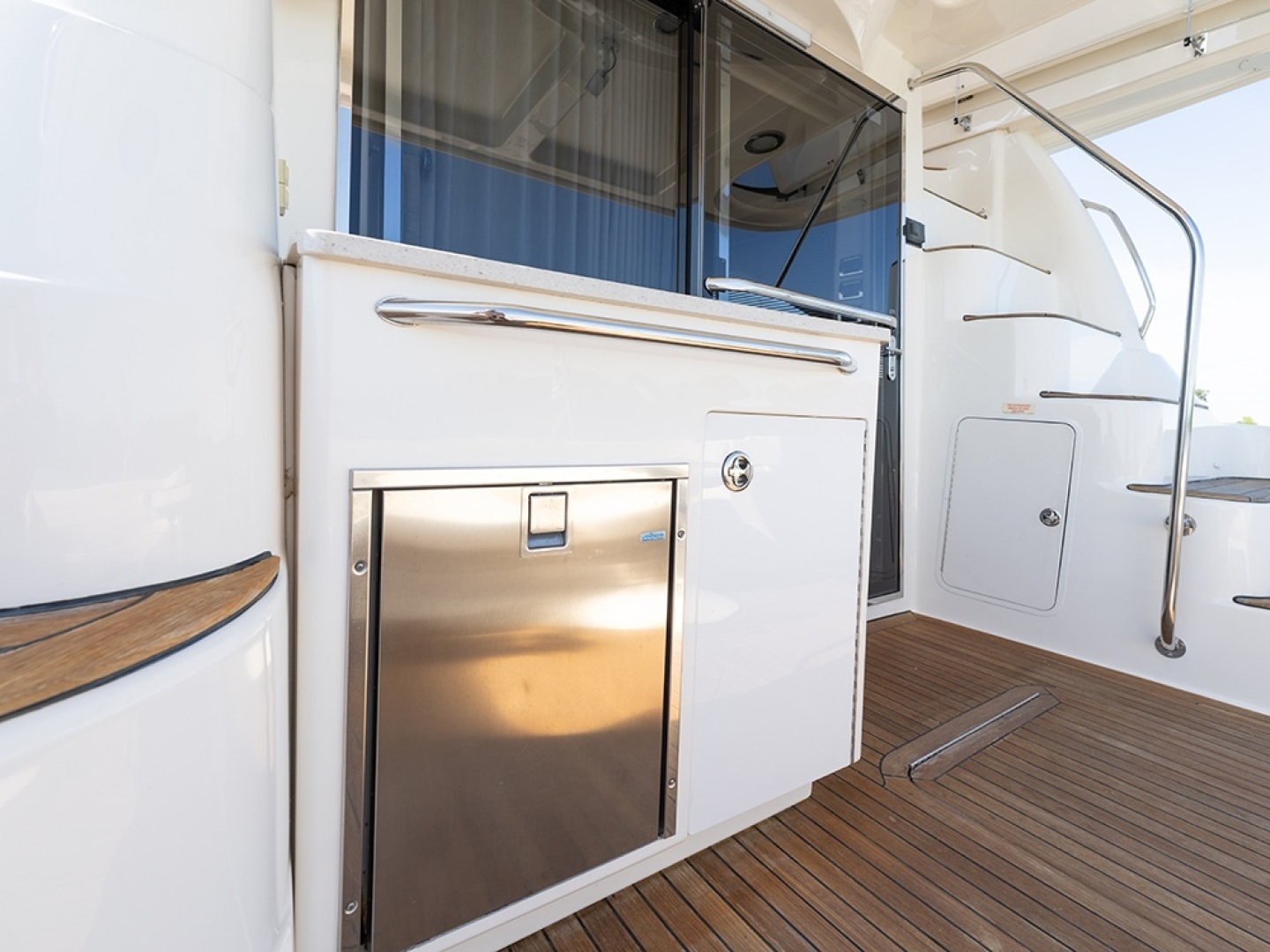 Sea Ray 580 Sedan Bridge Yacht For Sale