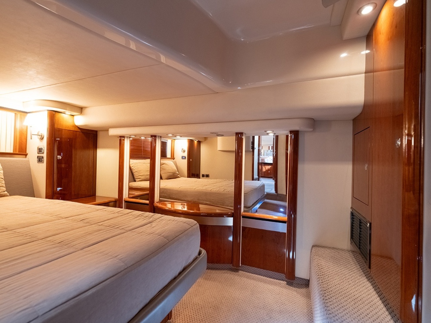 Sea Ray 580 Sedan Bridge Yacht For Sale