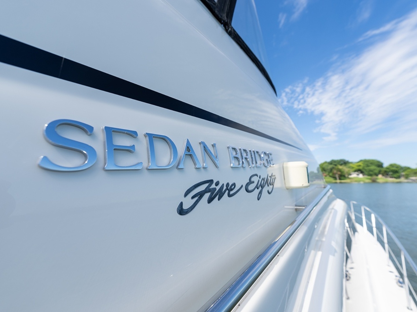 Sea Ray 580 Sedan Bridge Yacht For Sale