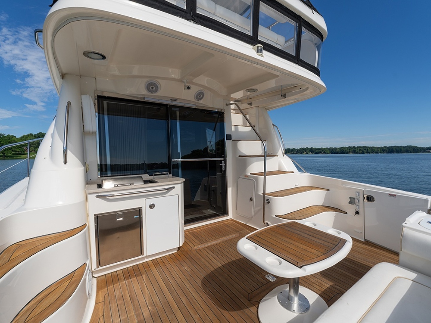 Sea Ray 580 Sedan Bridge Yacht For Sale