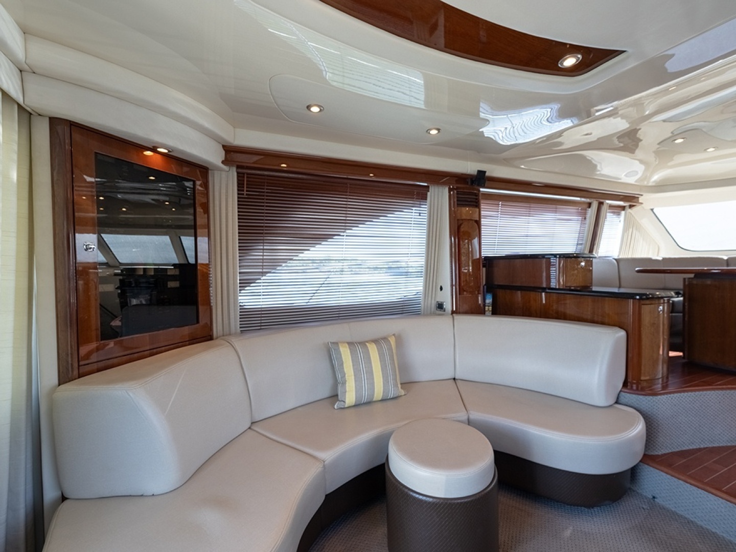 Sea Ray 580 Sedan Bridge Yacht For Sale