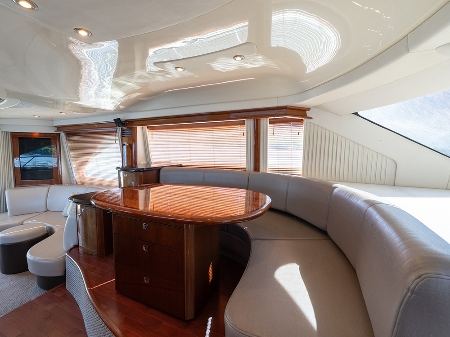Sea Ray 580 Sedan Bridge Yacht For Sale