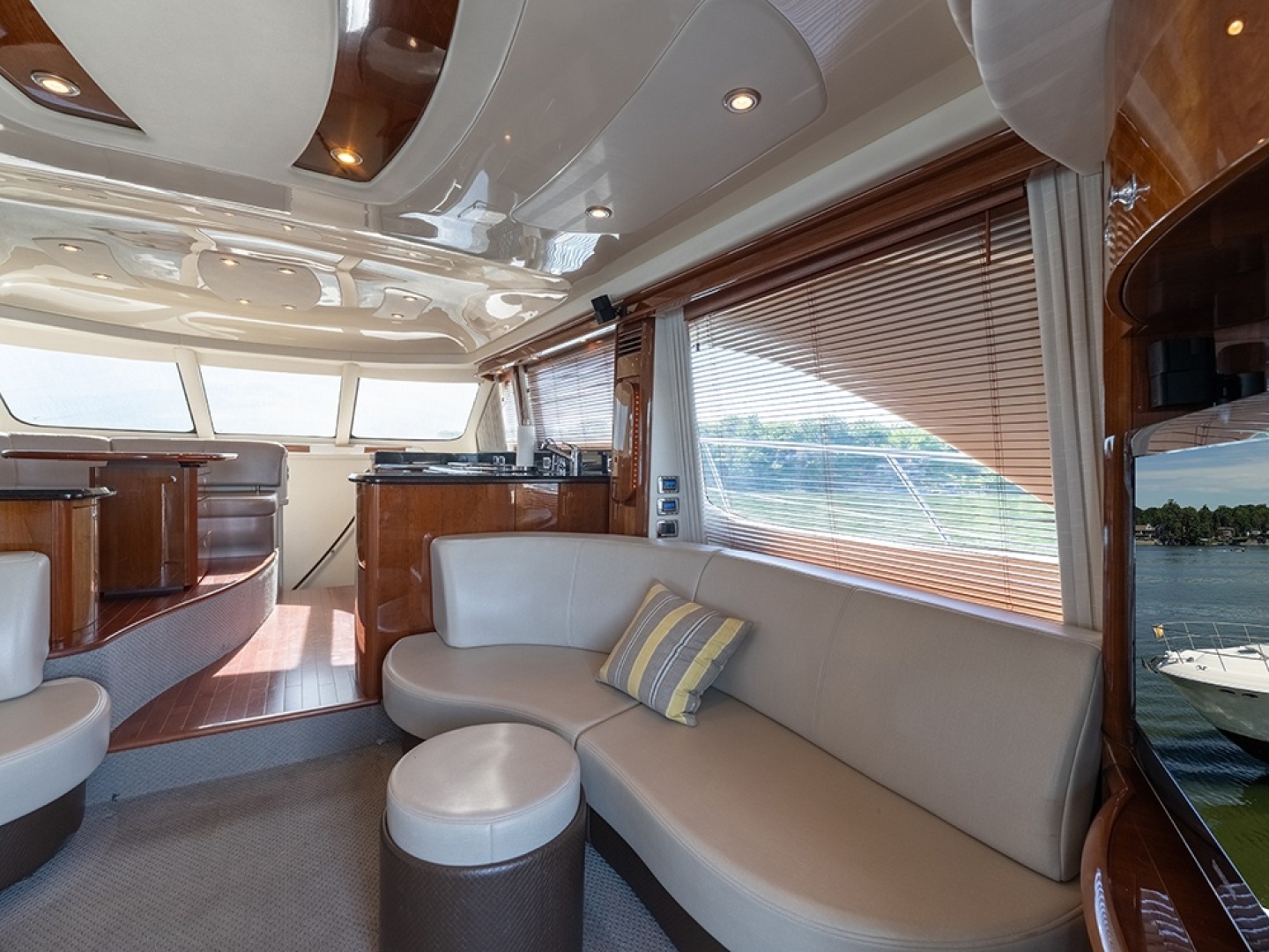 Sea Ray 580 Sedan Bridge Yacht For Sale