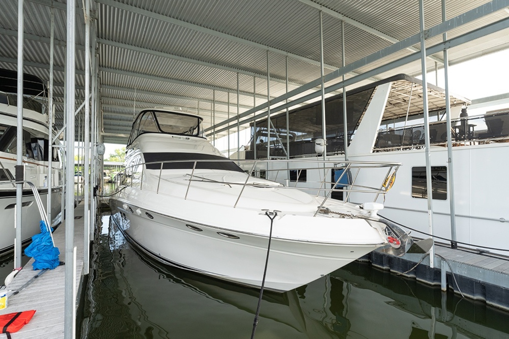 Sea Ray 580 Sedan Bridge Yacht For Sale