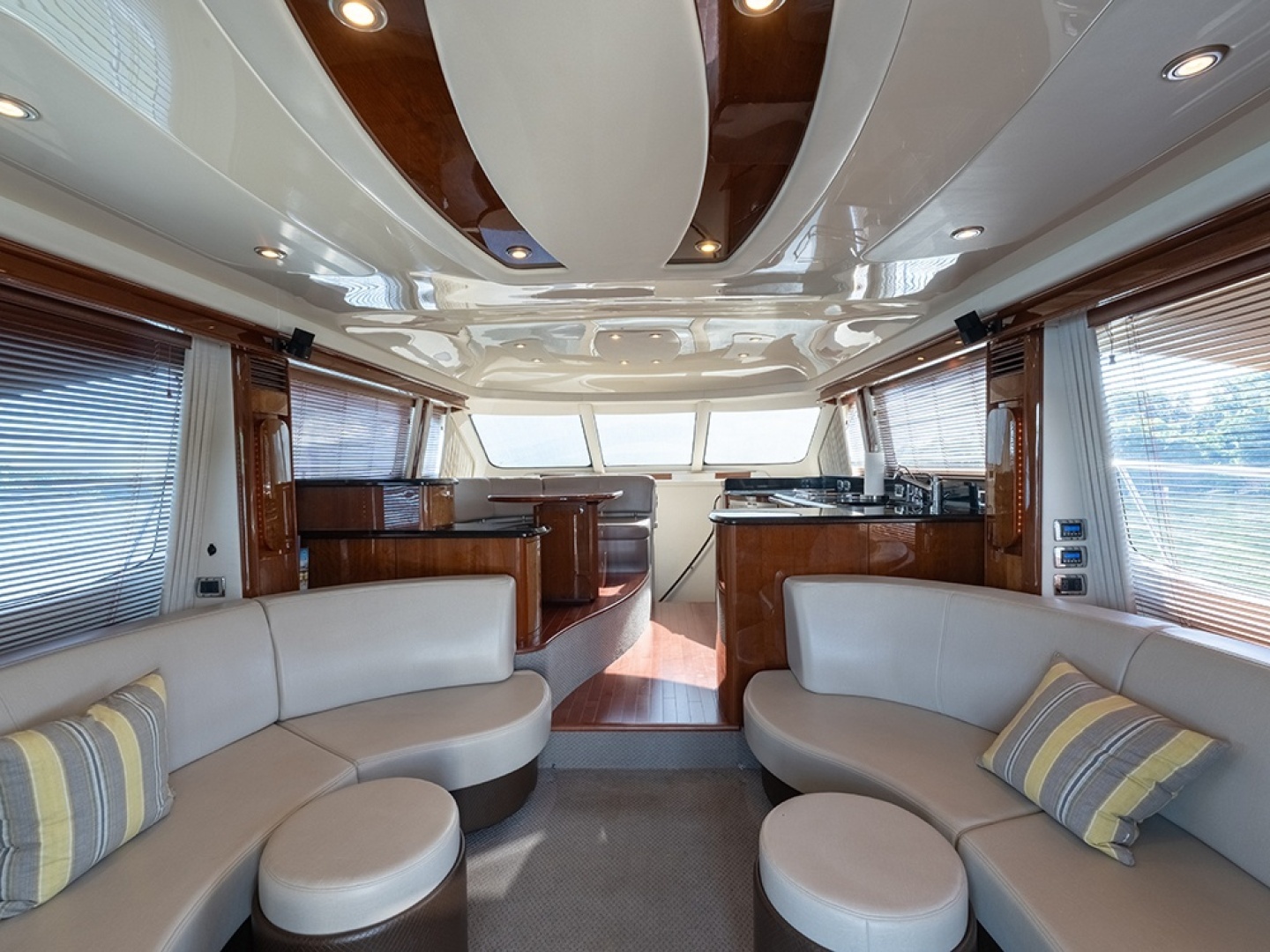 Sea Ray 580 Sedan Bridge Yacht For Sale