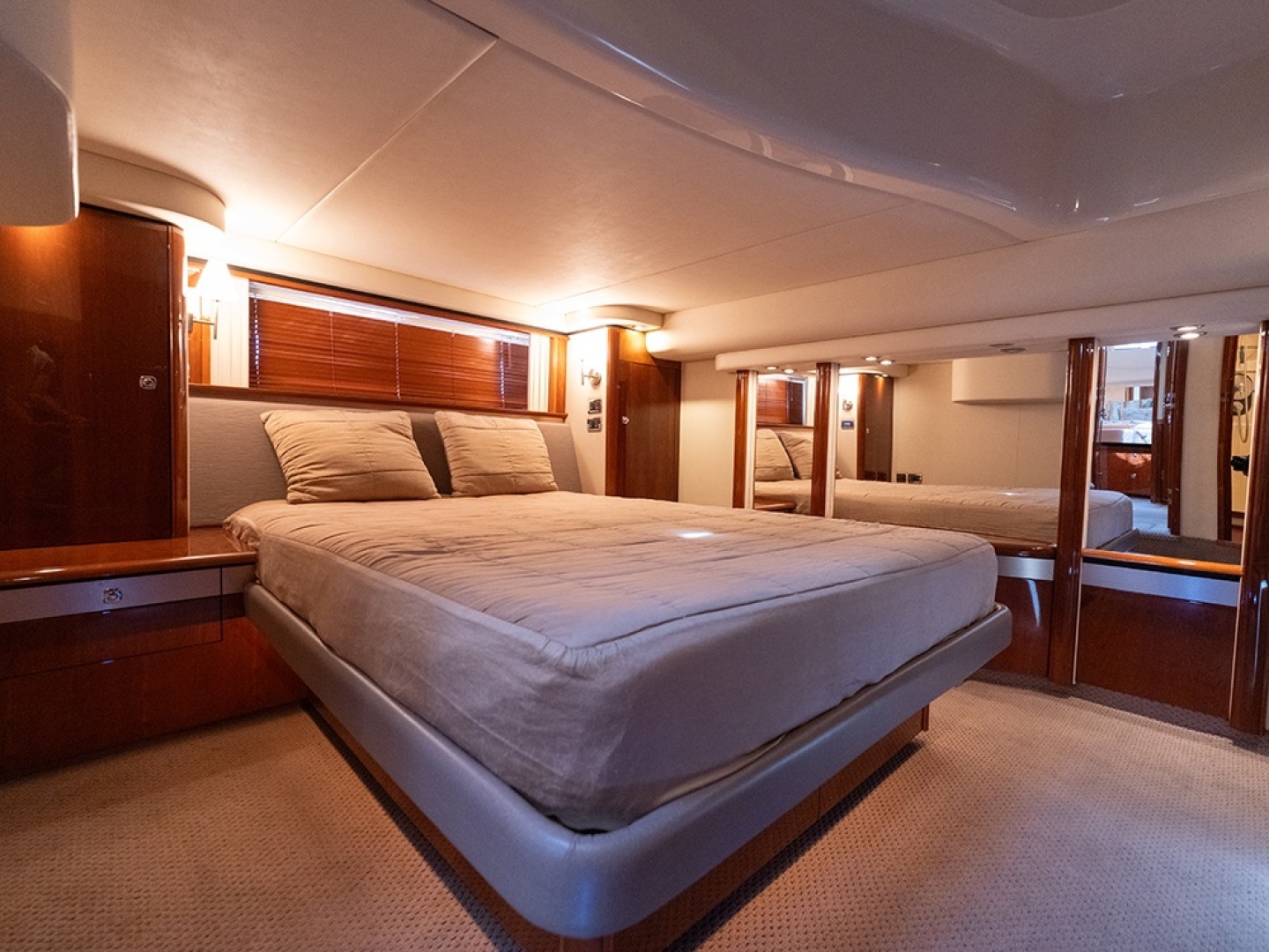 Sea Ray 580 Sedan Bridge Yacht For Sale