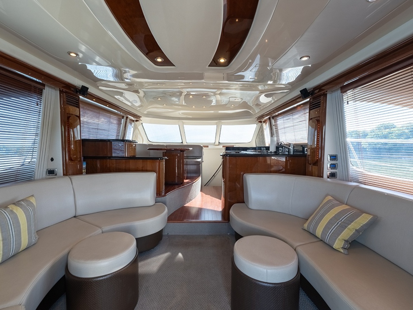 Sea Ray 580 Sedan Bridge Yacht For Sale