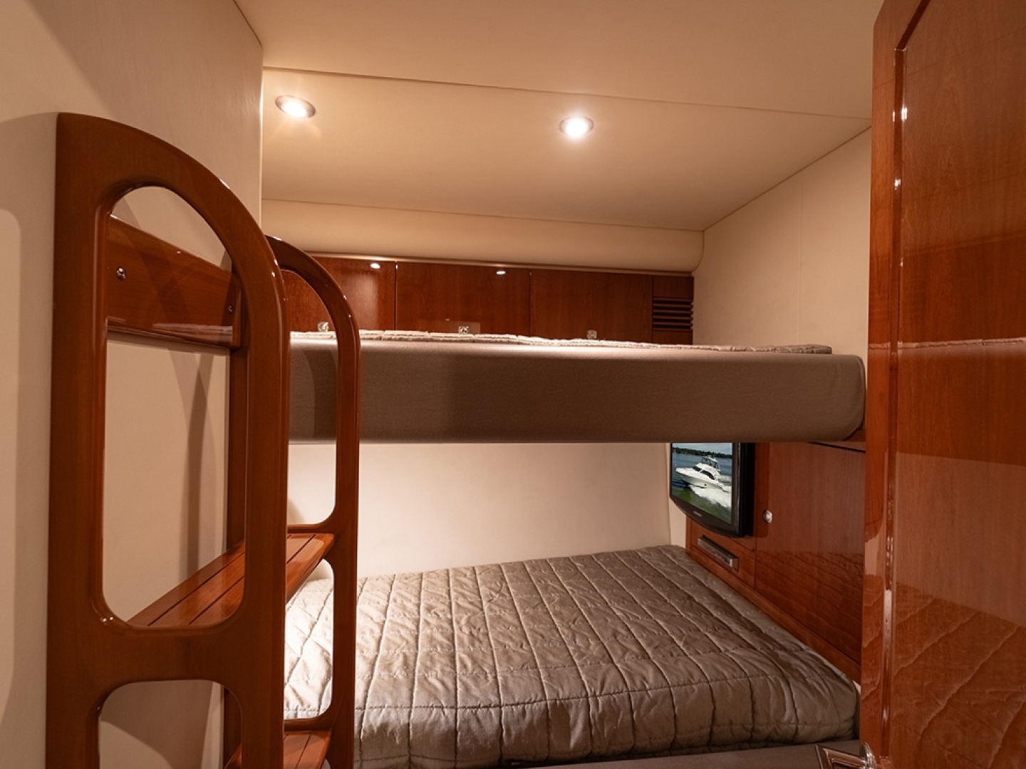 Sea Ray 580 Sedan Bridge Yacht For Sale