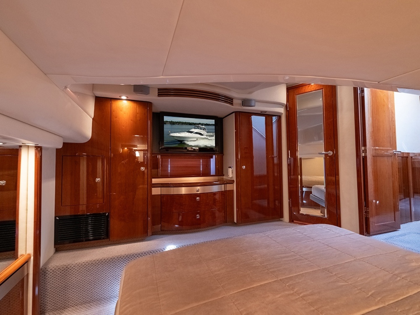 Sea Ray 580 Sedan Bridge Yacht For Sale