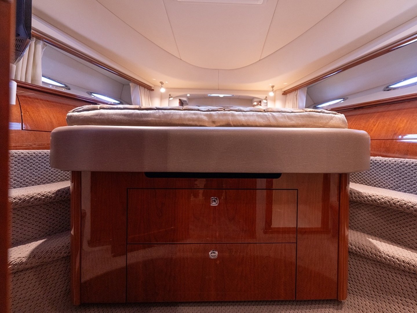 Sea Ray 580 Sedan Bridge Yacht For Sale