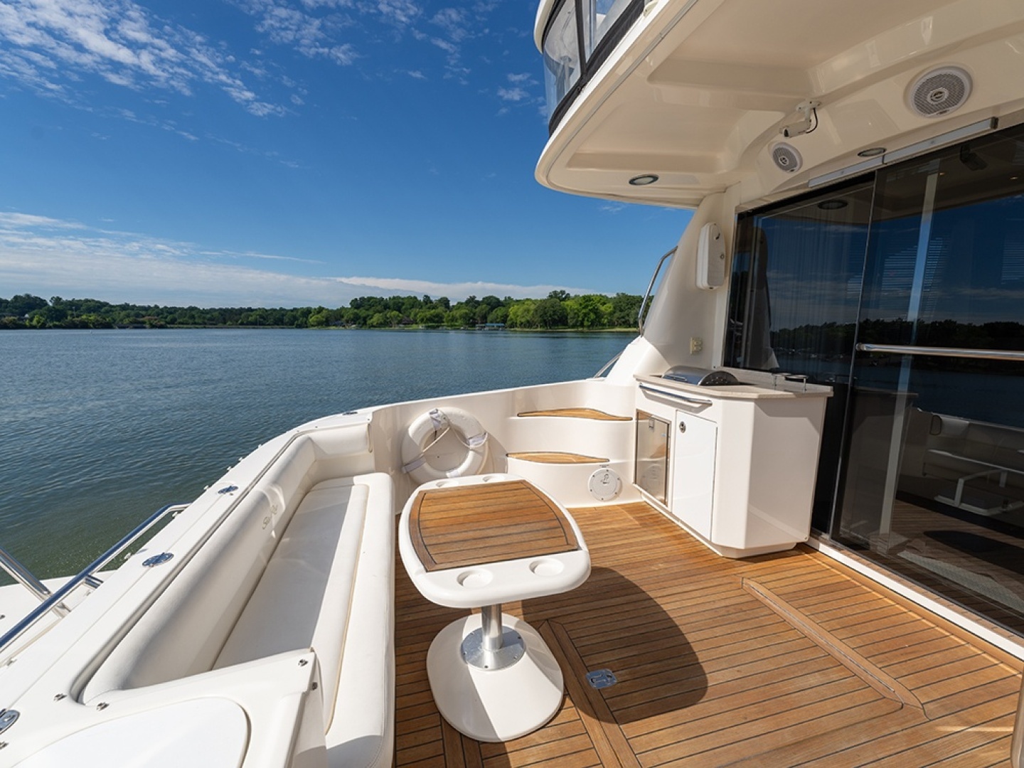 Sea Ray 580 Sedan Bridge Yacht For Sale