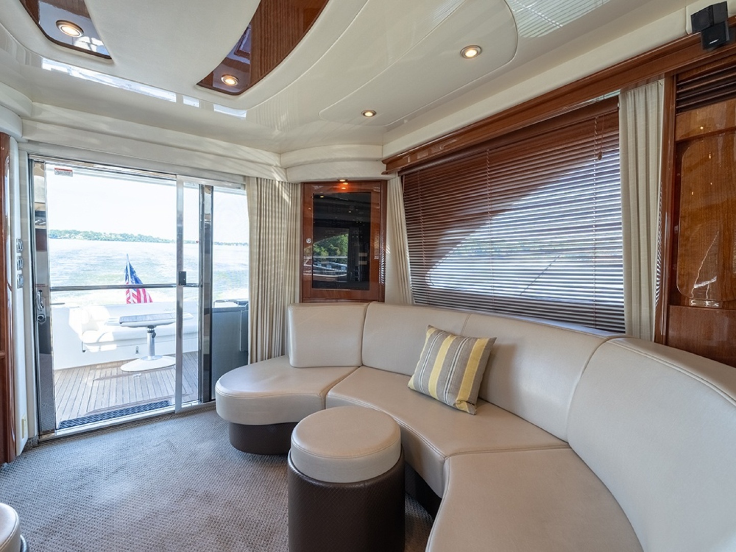 Sea Ray 580 Sedan Bridge Yacht For Sale