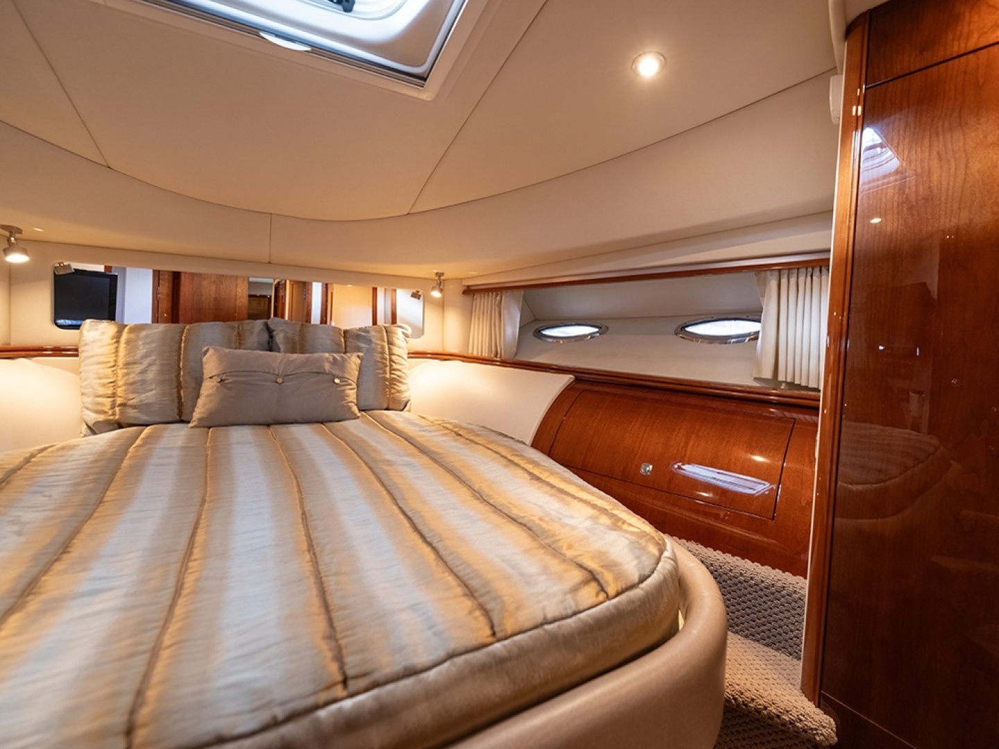 Sea Ray 580 Sedan Bridge Yacht For Sale