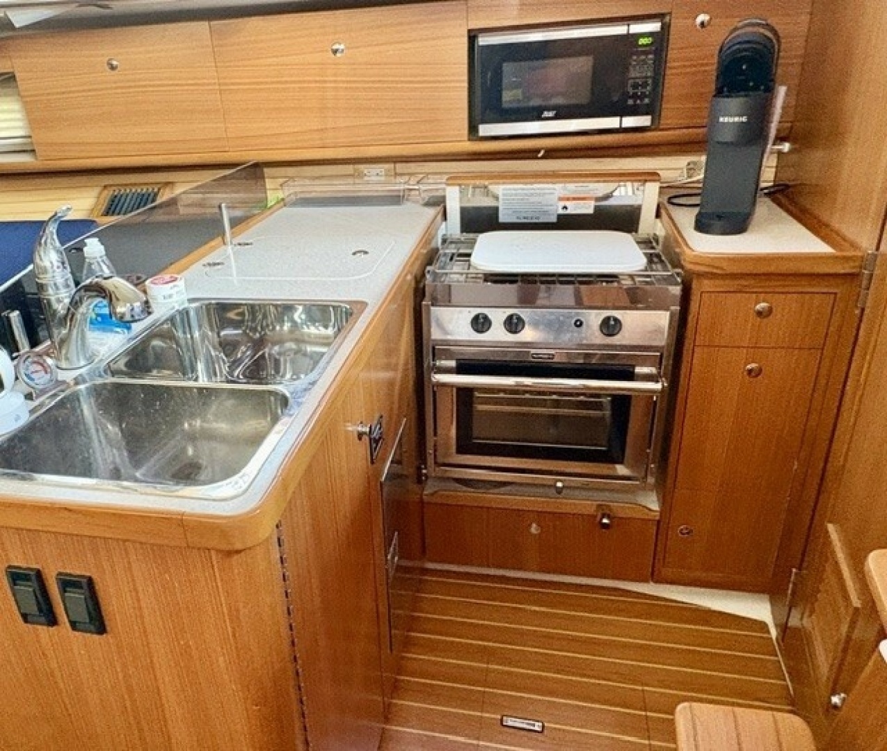 Catalina 355 Yacht For Sale