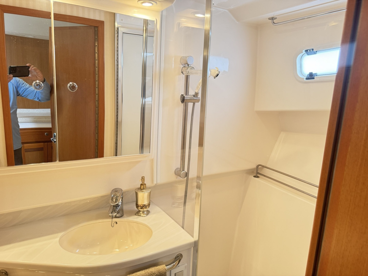 2005 Cabo 40 Express