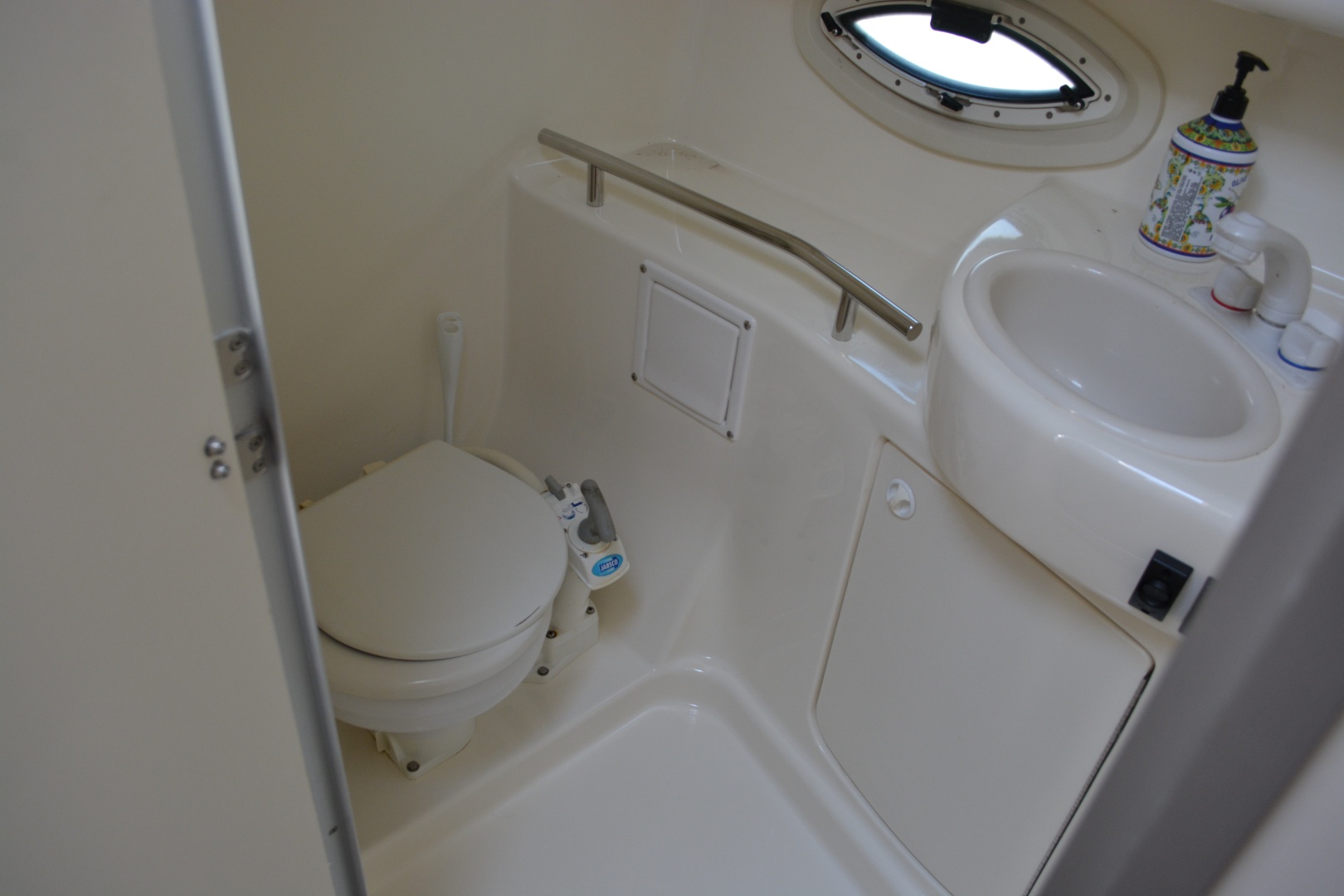 Waves of Blue 30ft Bayliner Yacht For Sale