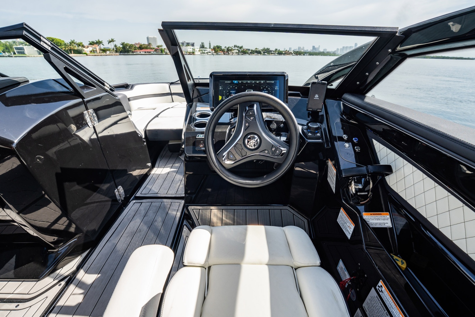 2025 Yamaha Boats 275SD