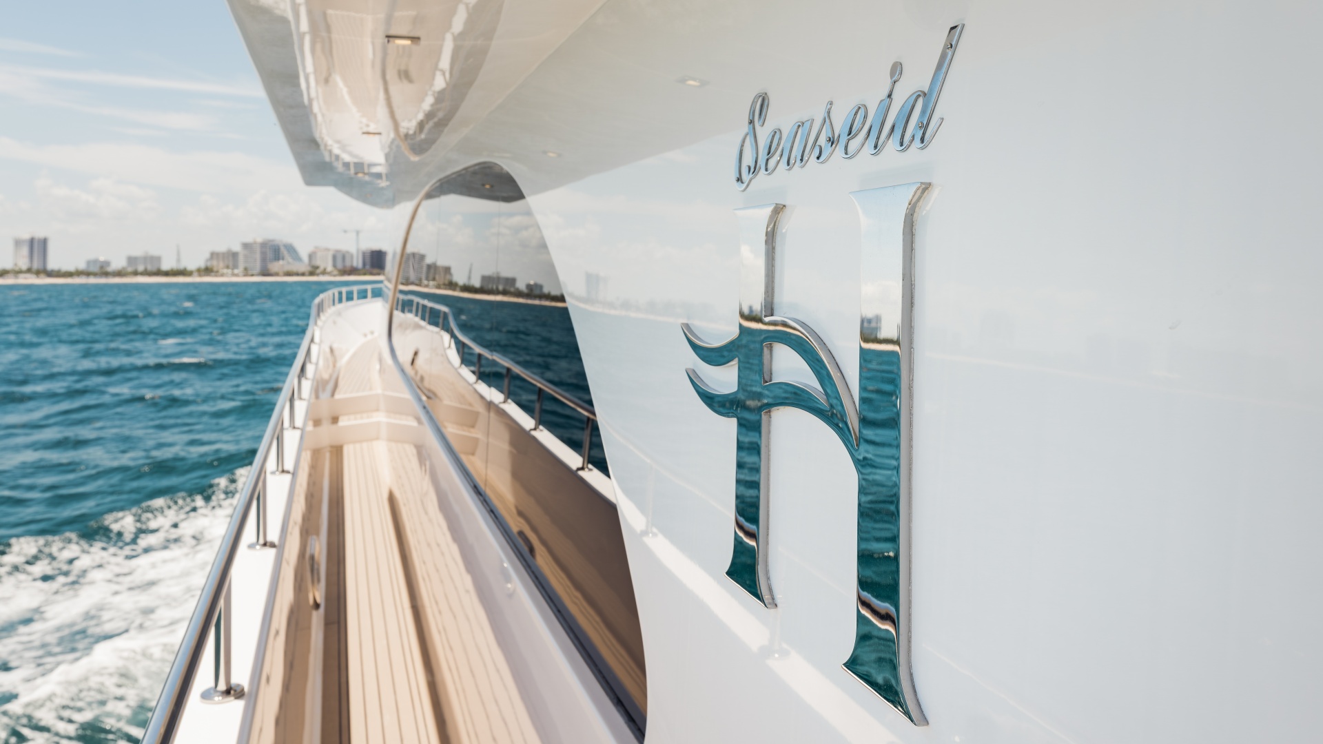 Walkaround Side Deck