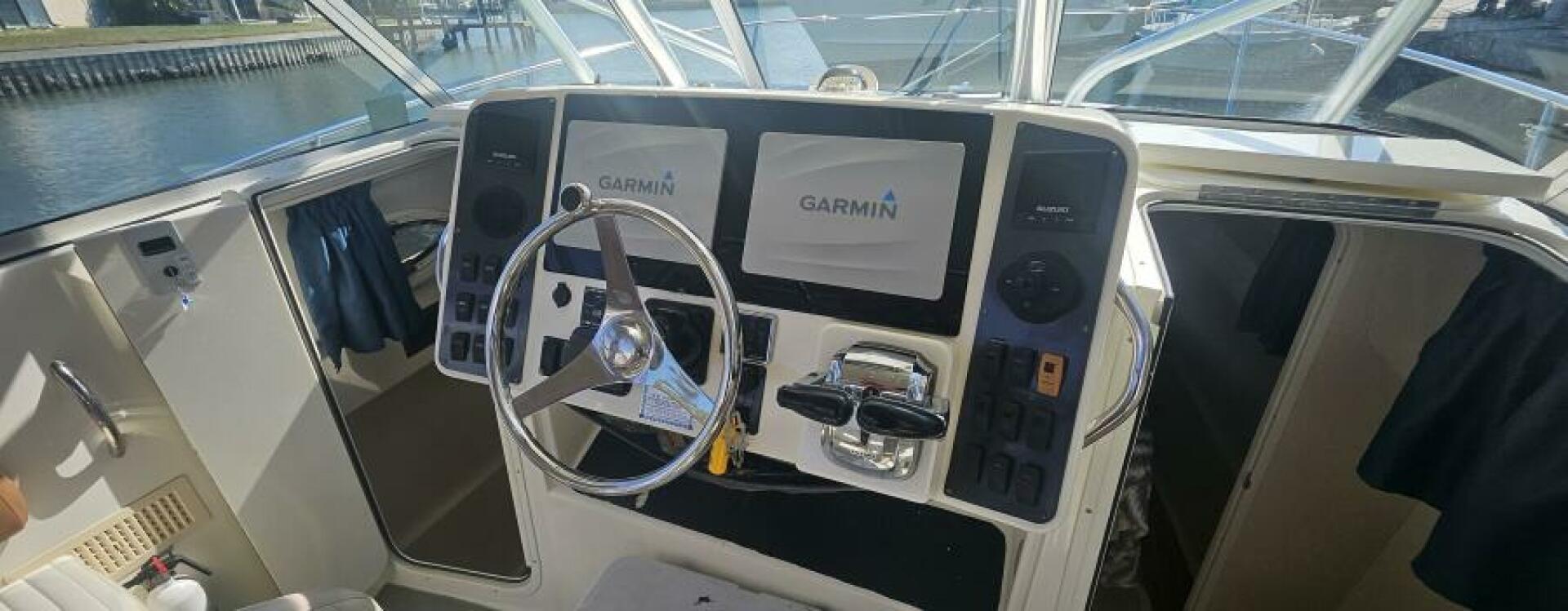 K DEE 32ft World Cat Yacht For Sale