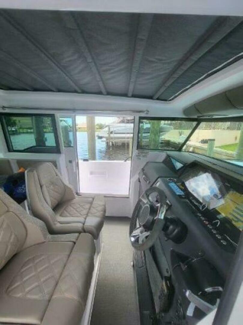 2024 Axopar 37 XC CROSS CABIN