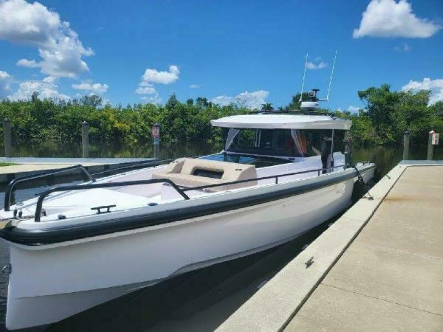 2024 Axopar 37 XC CROSS CABIN