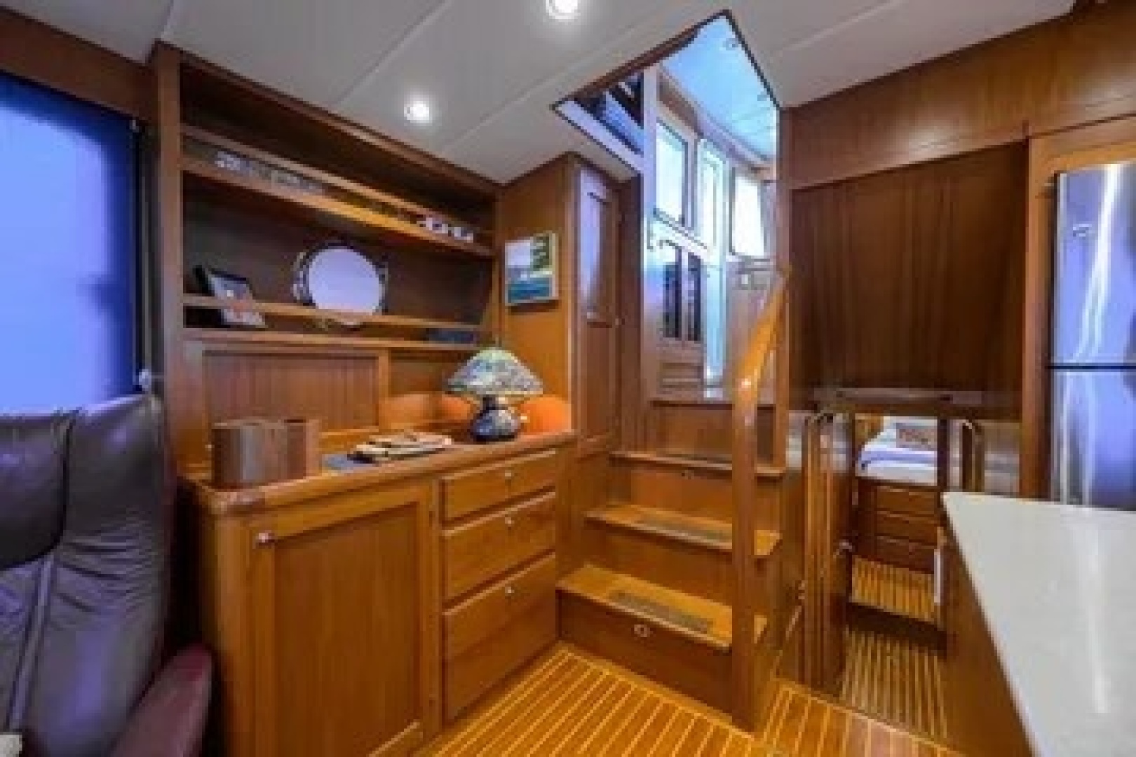 Pantry and bar area