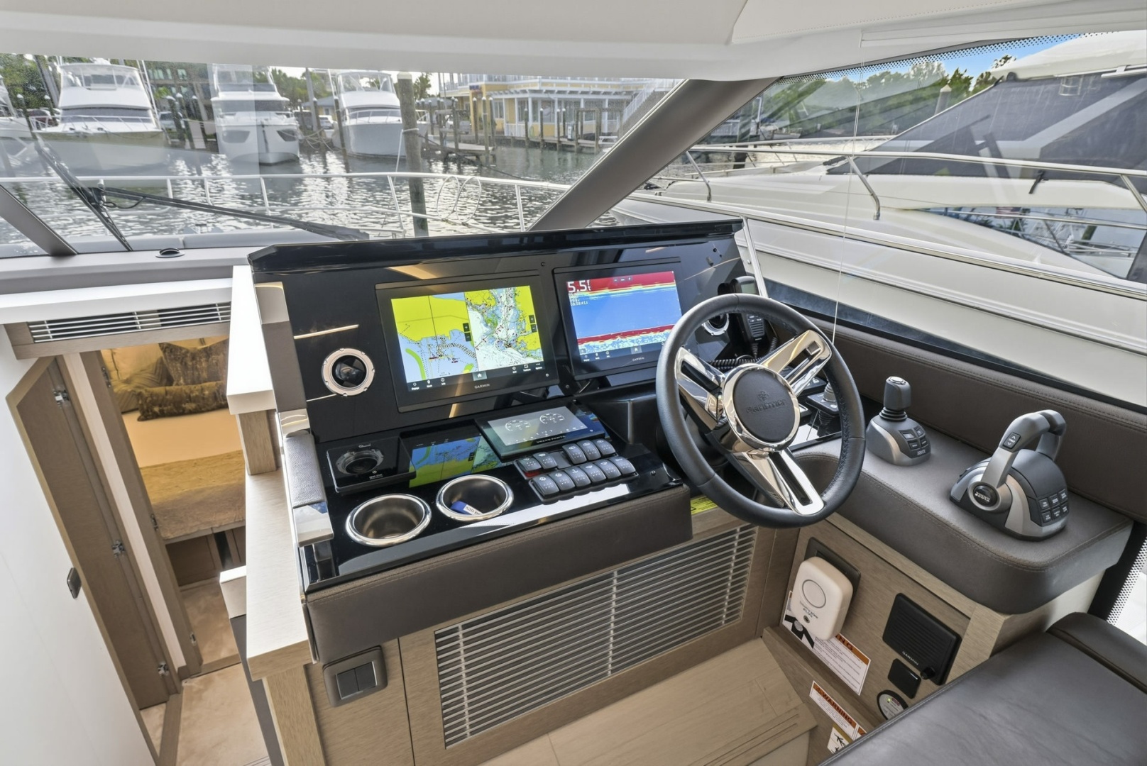 2023 Prestige 520 Fly