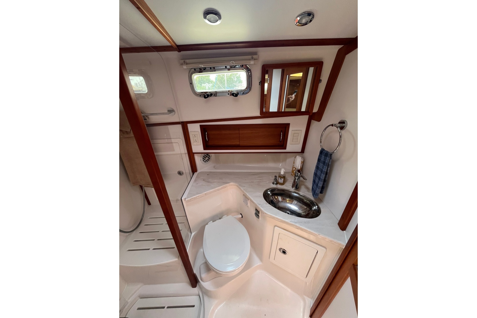Inve ted 42ft Sabre Yacht For Sale