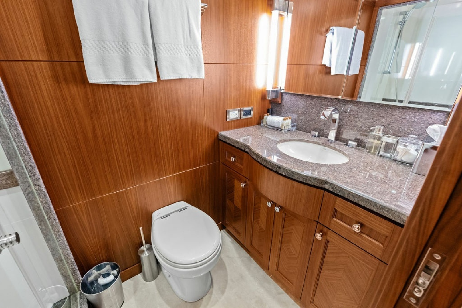 ONE SHOT 90ft Ocean Alexander Yacht For Sale ONE SHOT 90ft Ocean Alexander Yacht For Sale