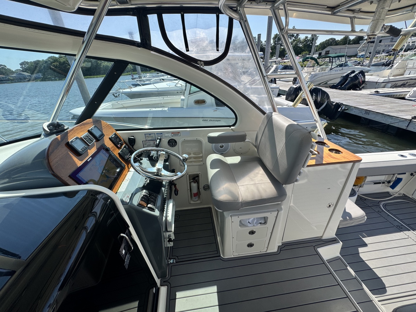 33ft Pursuit Yacht For Sale 33ft Pursuit Yacht For Sale
