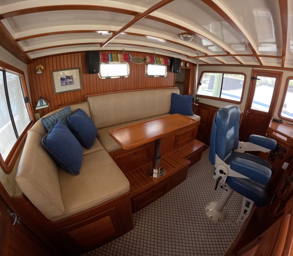 Pilothouse Convertible Settee