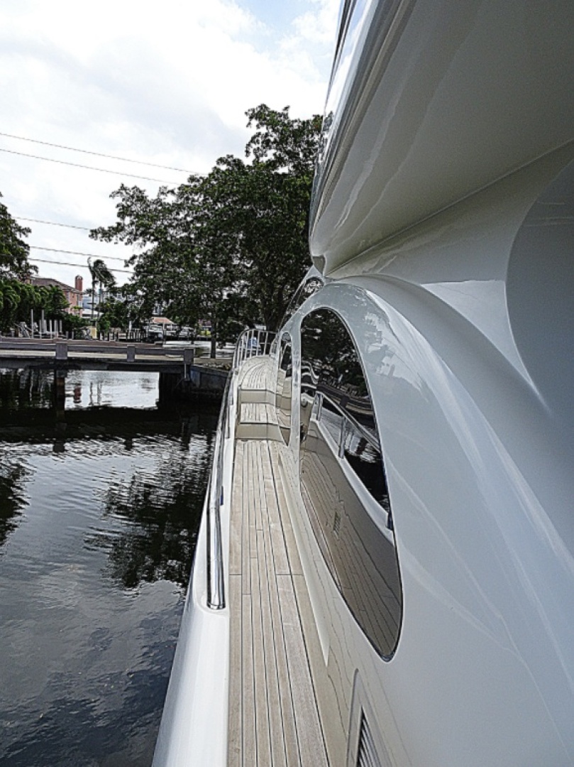 100ft Azimut Yacht For Sale 100ft Azimut Yacht For Sale