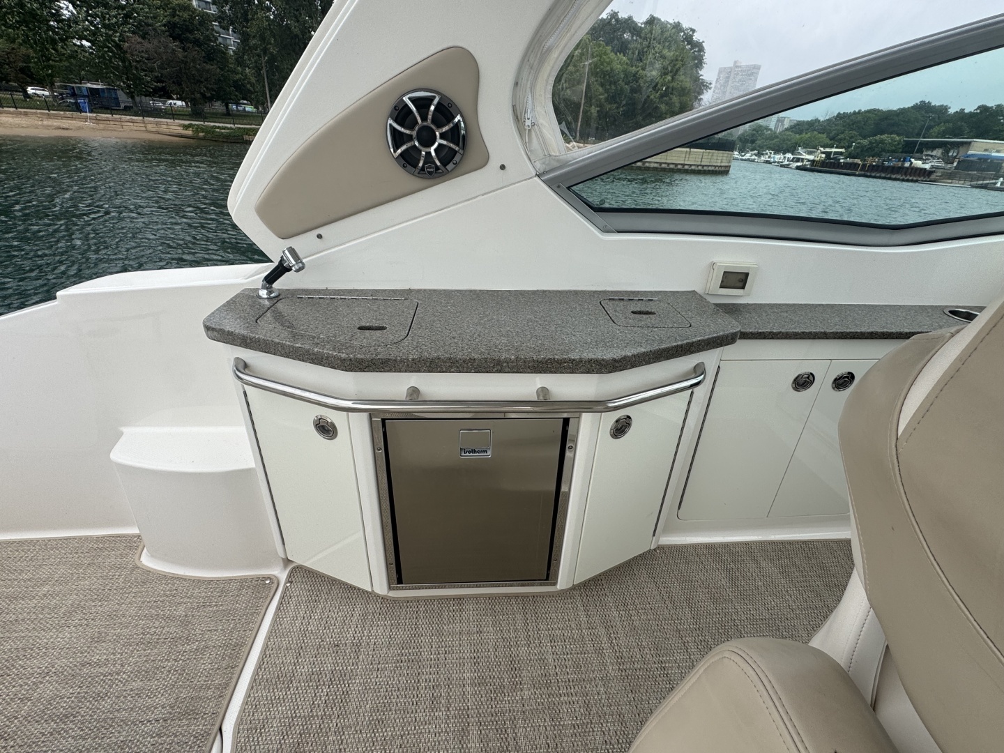 Chaparral 330 Signature Yacht For Sale