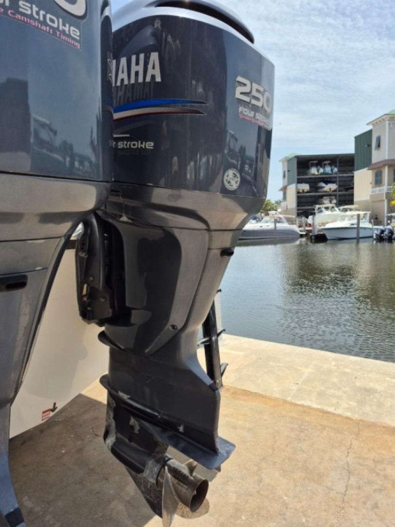 30ft Robalo Yacht For Sale