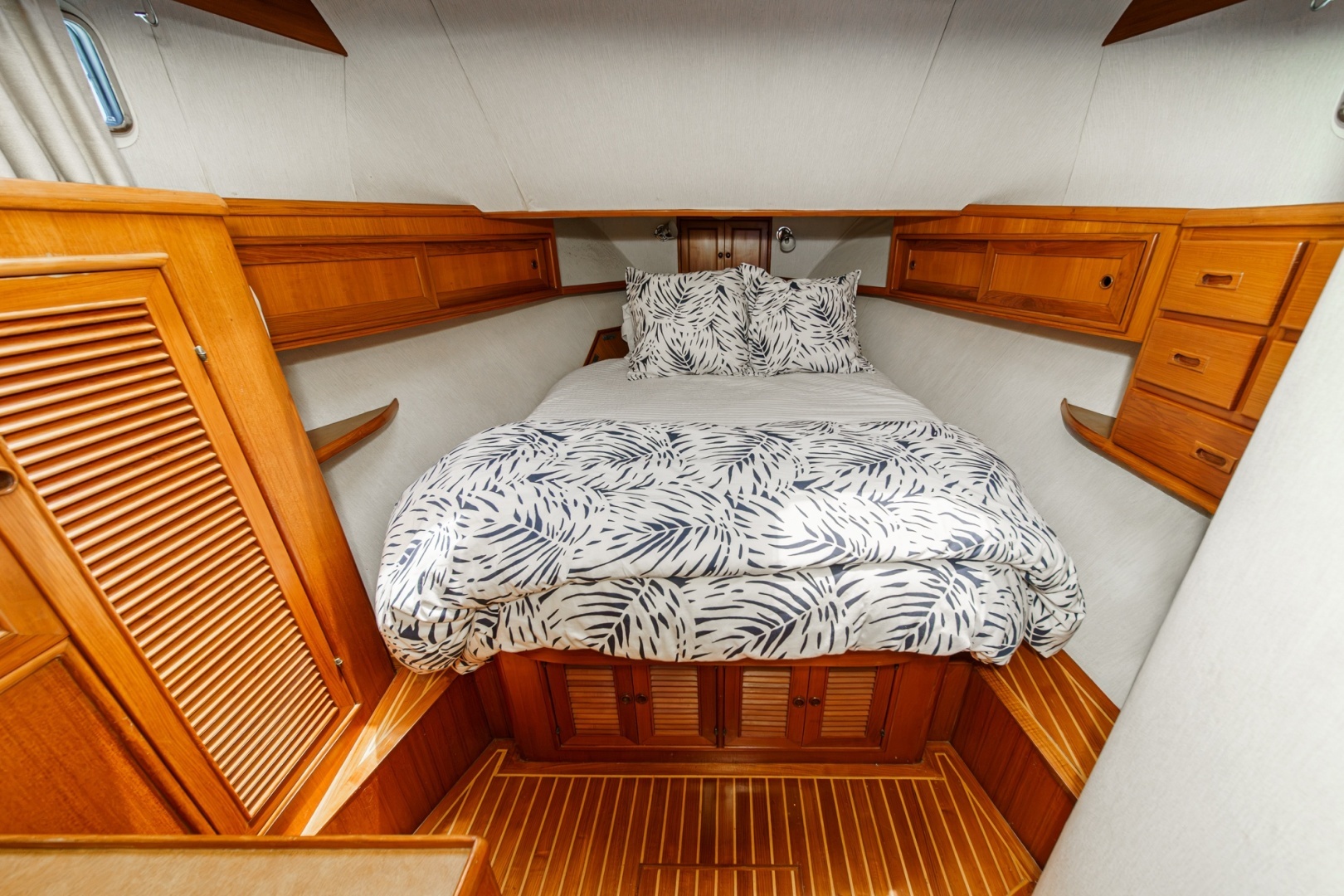 Offshore Yachts Sedan Yacht For Sale