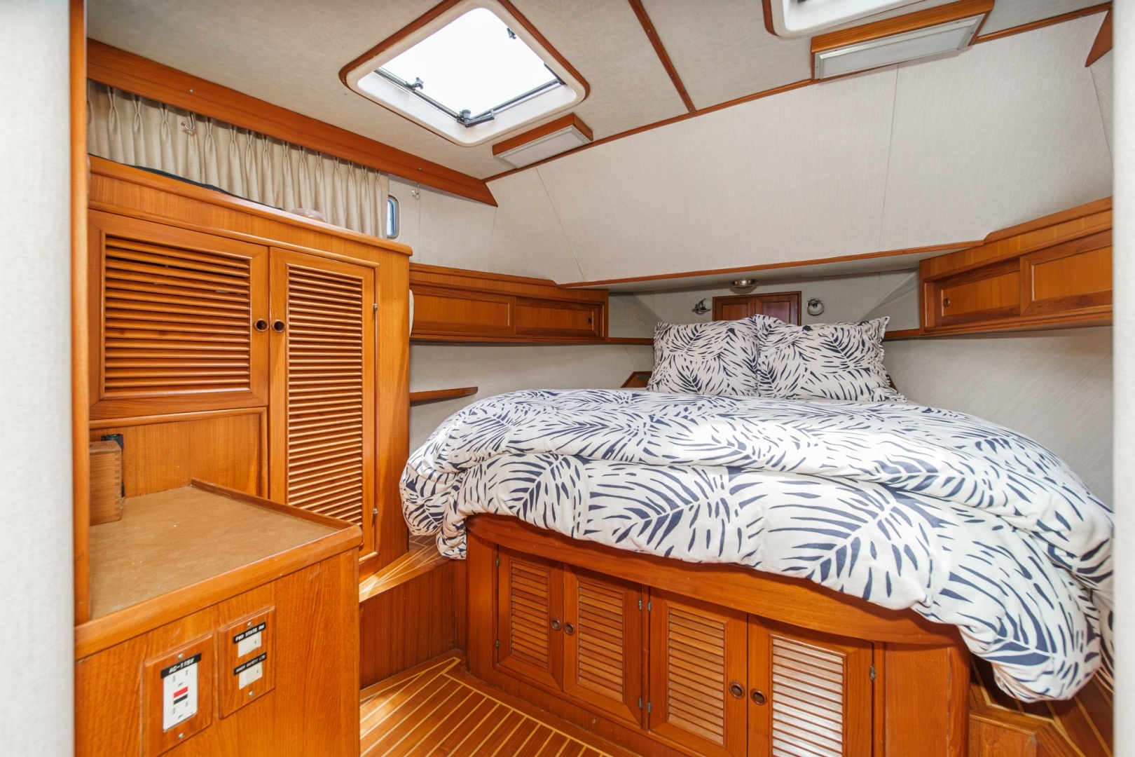 Offshore Yachts Sedan Yacht For Sale