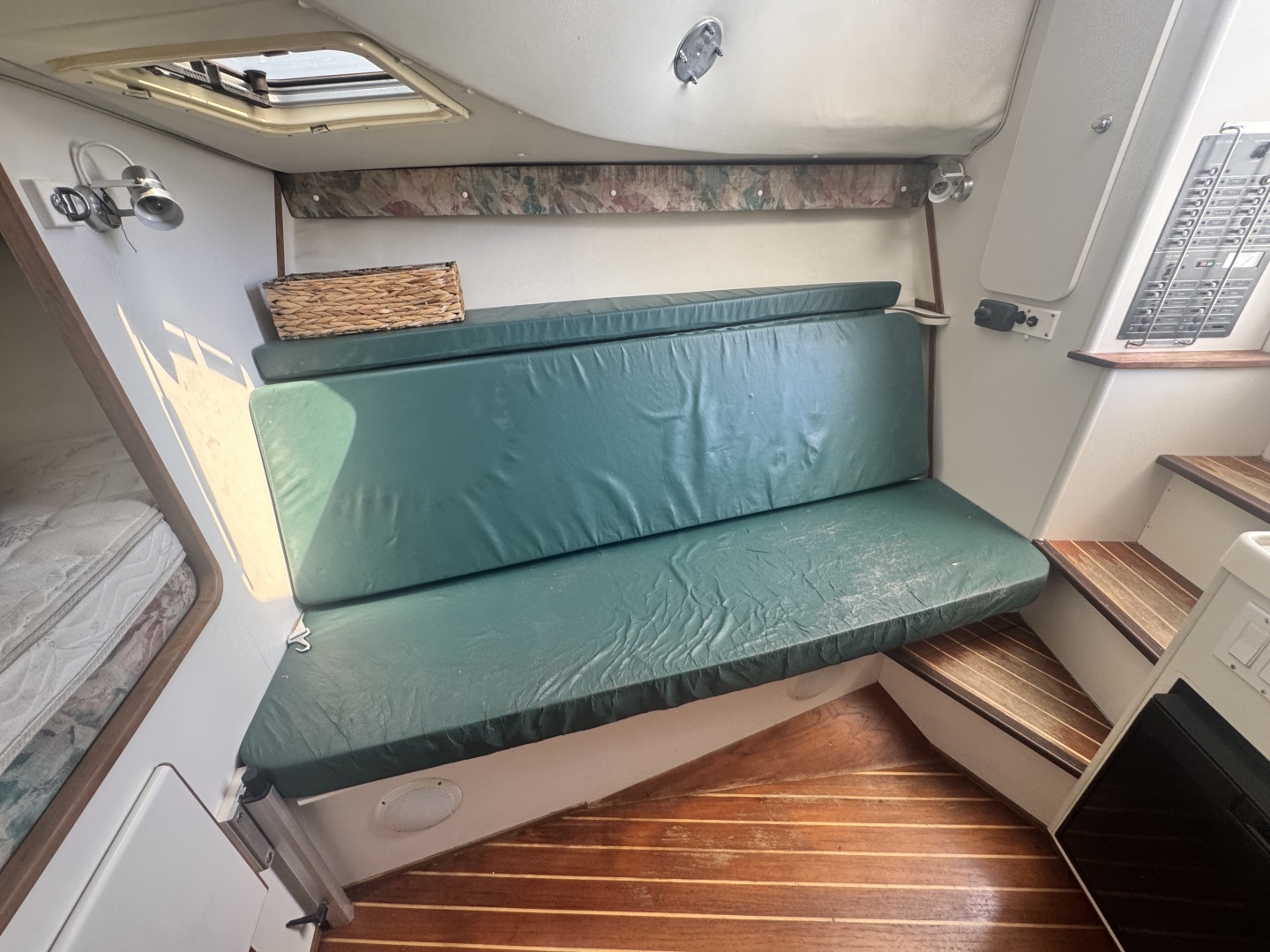 30ft Pursuit Yacht For Sale
