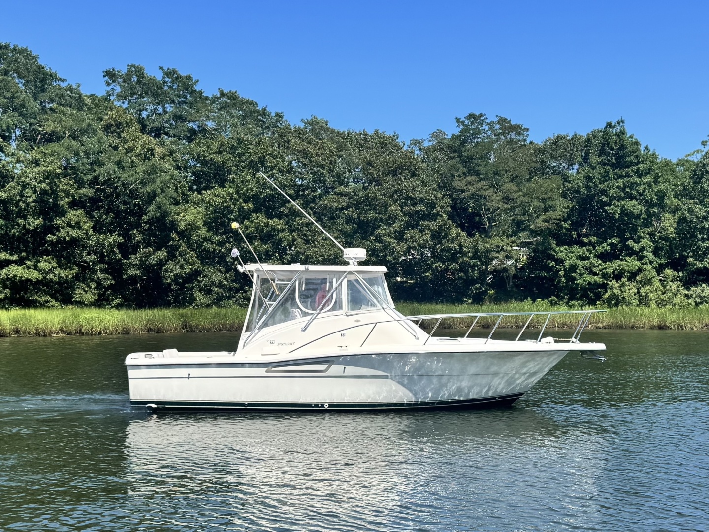 30ft Pursuit Yacht For Sale