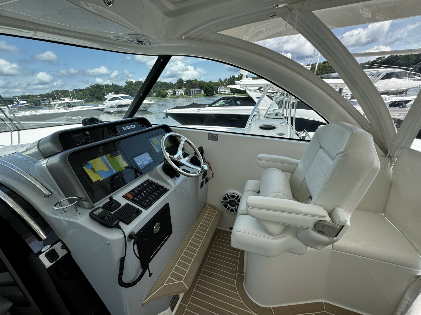 38ft Pursuit Yacht For Sale 38ft Pursuit Yacht For Sale