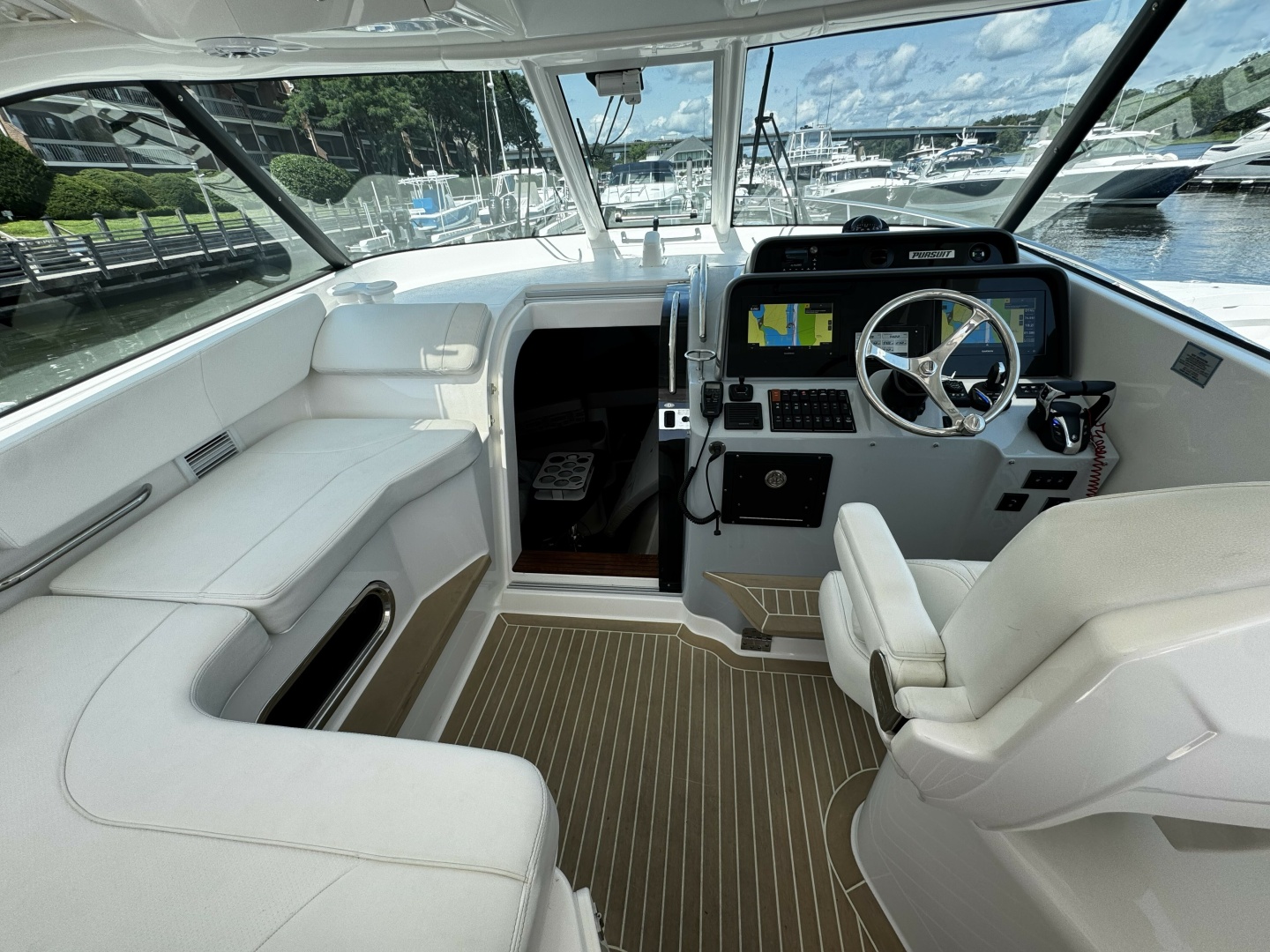 38ft Pursuit Yacht For Sale 38ft Pursuit Yacht For Sale