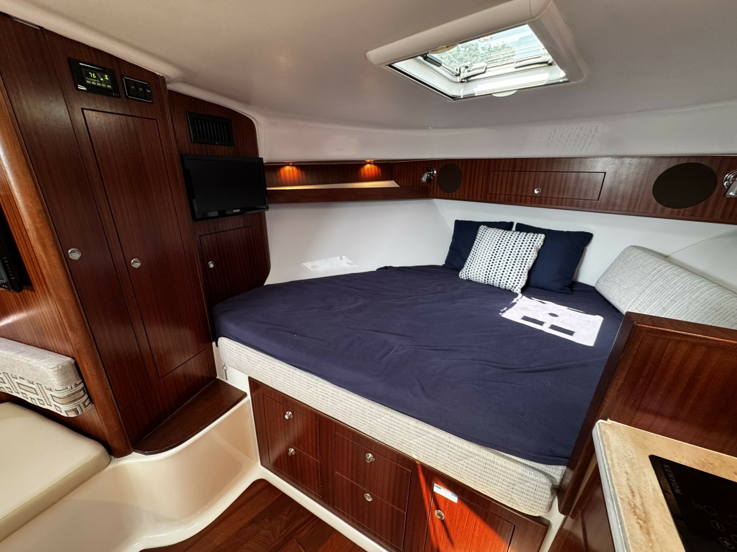 38ft Pursuit Yacht For Sale 38ft Pursuit Yacht For Sale