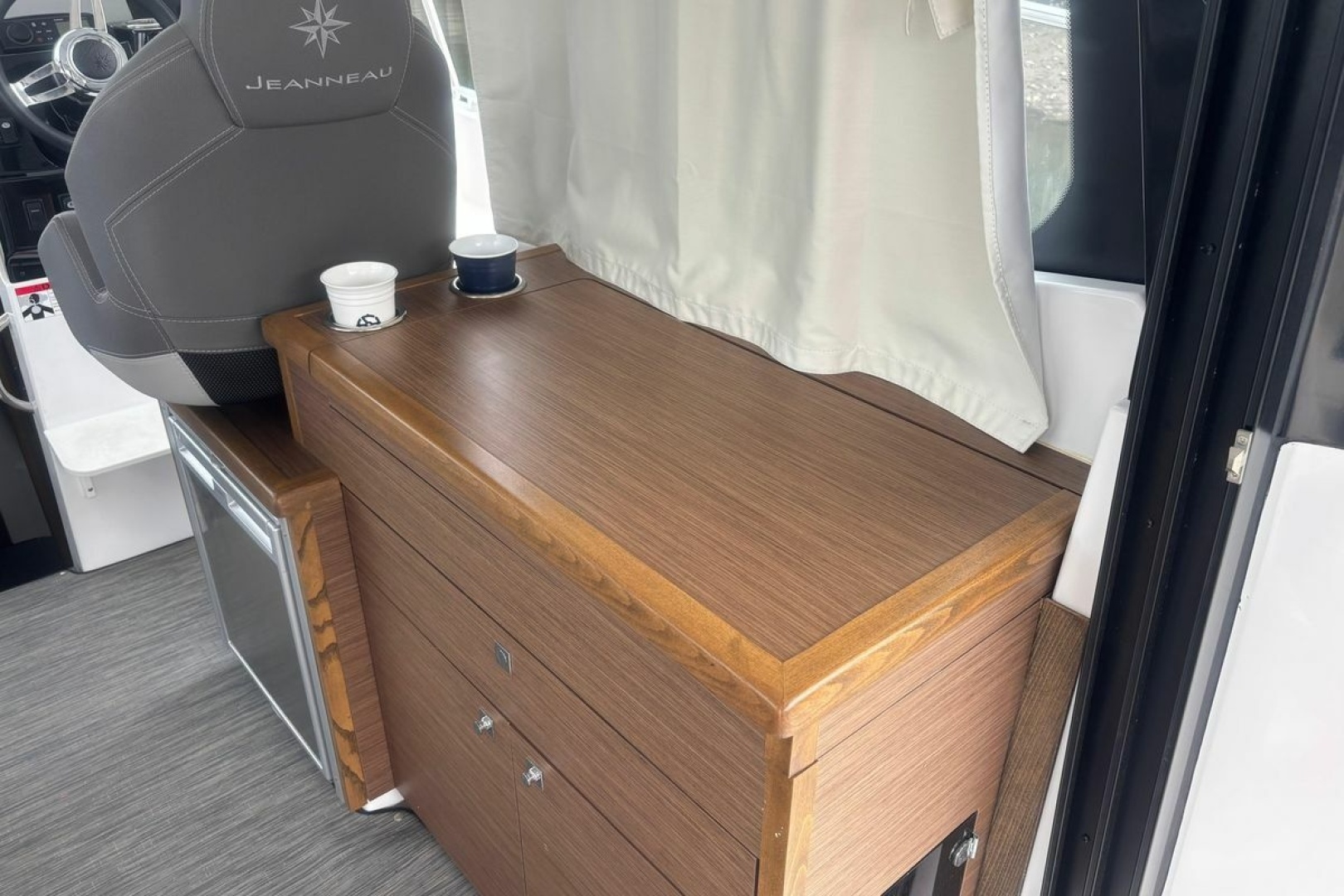 30ft Jeanneau Yacht For Sale 30ft Jeanneau Yacht For Sale