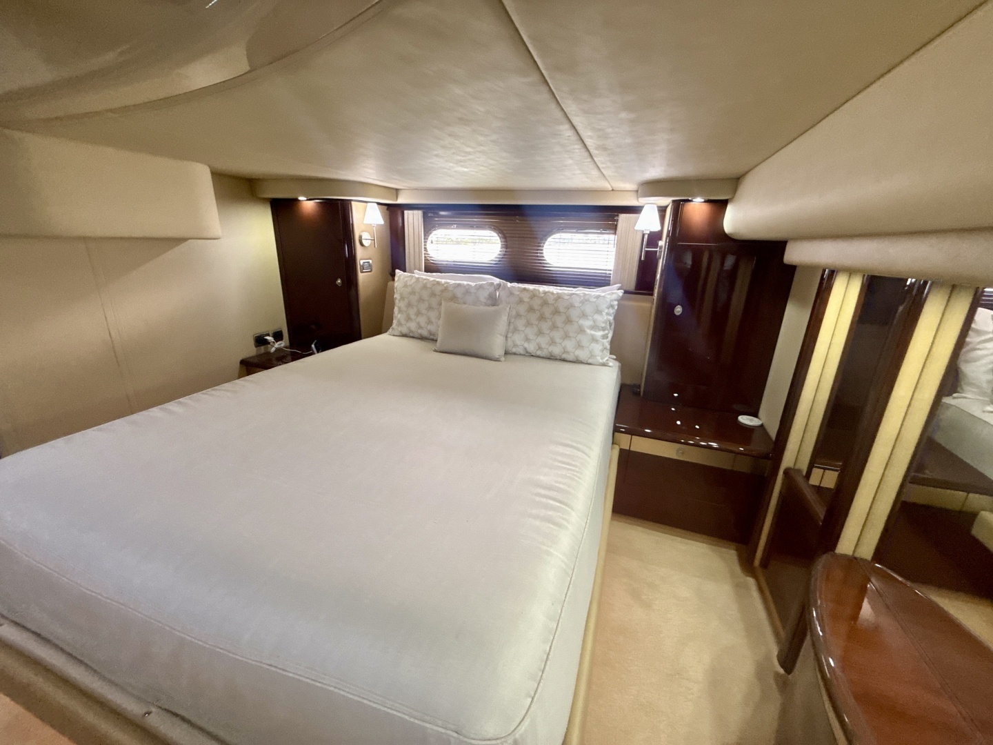 Sea Ray 58 SEDAN BRIDGE Yacht For Sale
