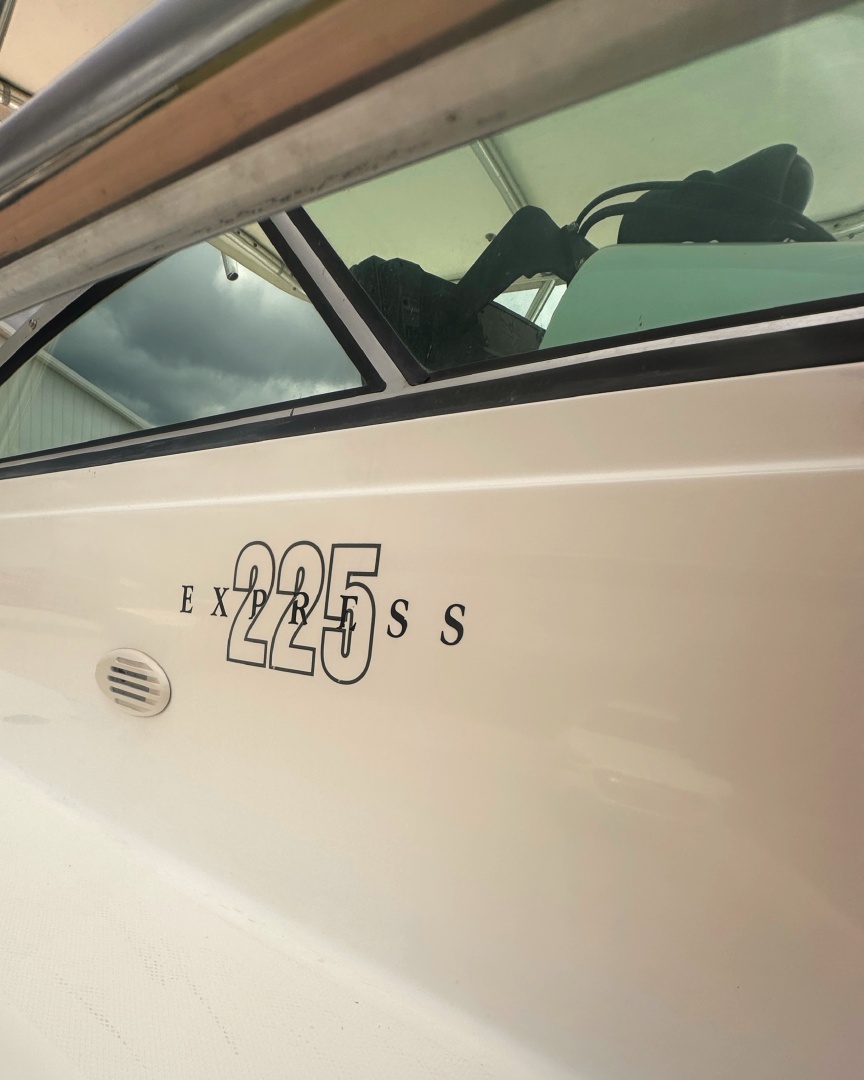 2001 Edgewater 255 Express