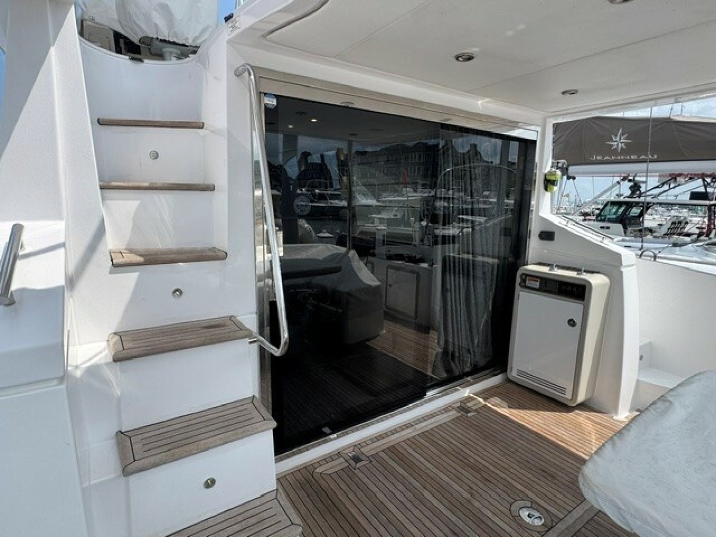 Lady Lau 50ft Azimut Yacht For Sale