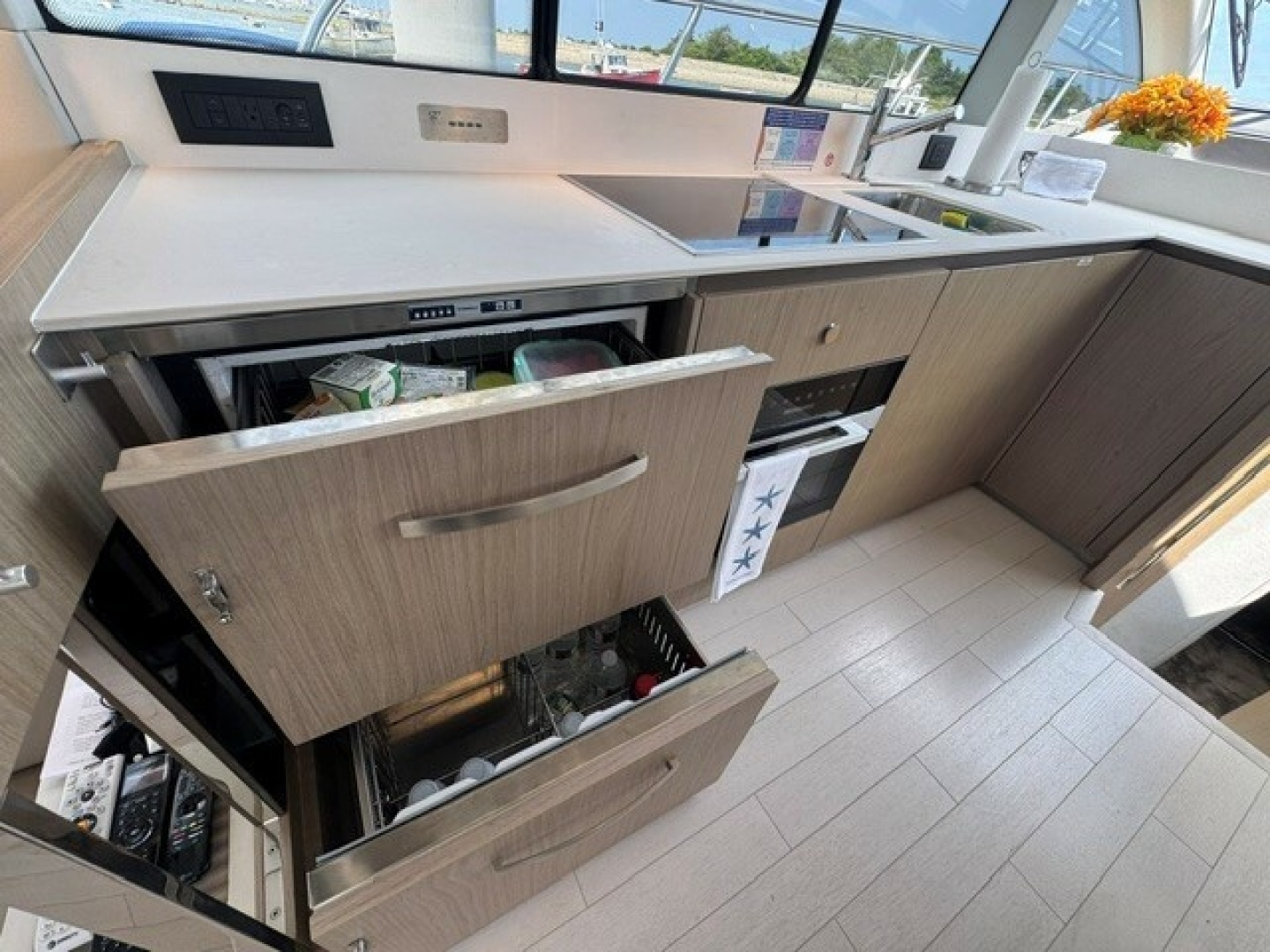 Lady Lau 50ft Azimut Yacht For Sale