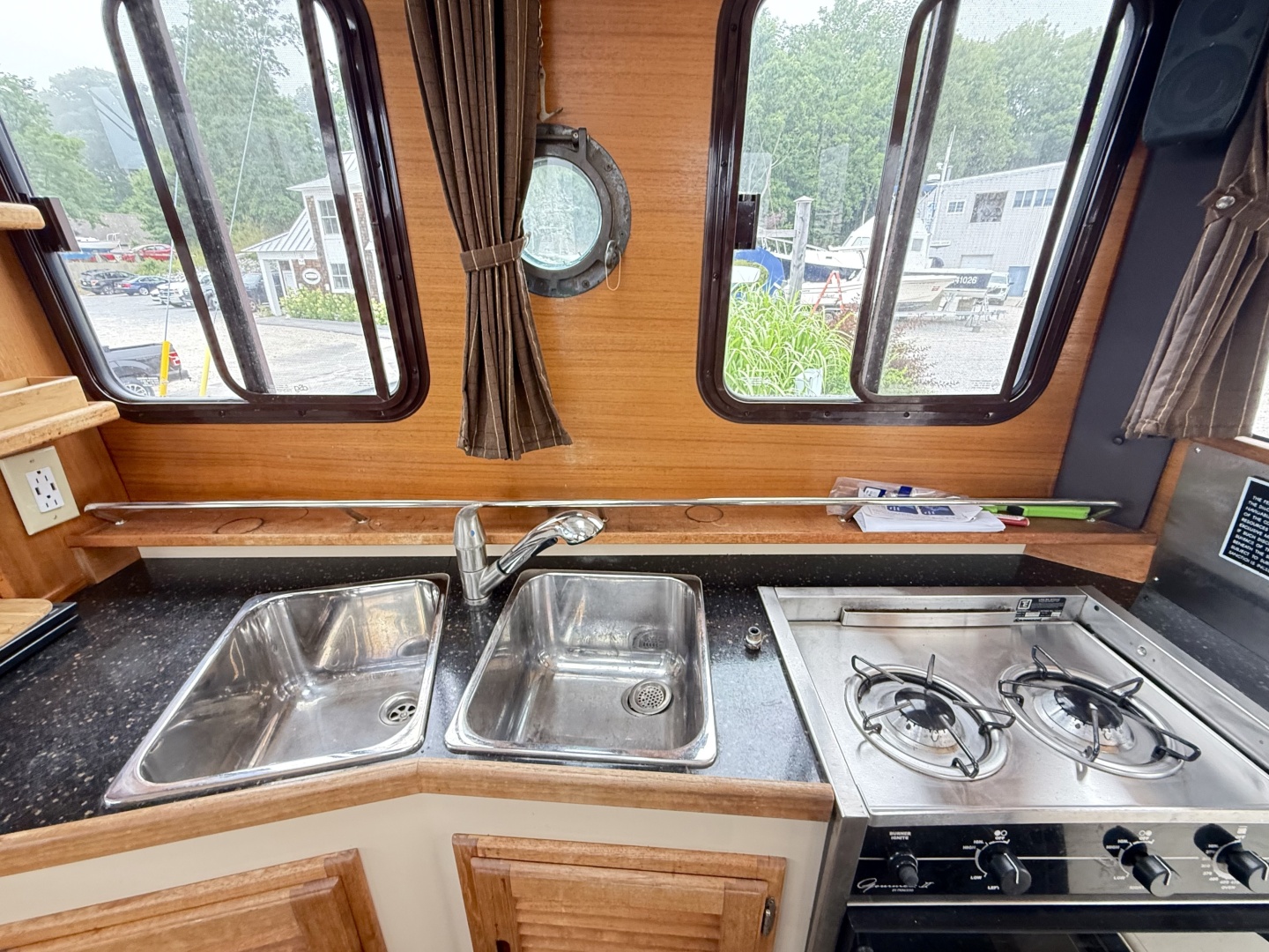 2013 Ranger Tugs R-31 S