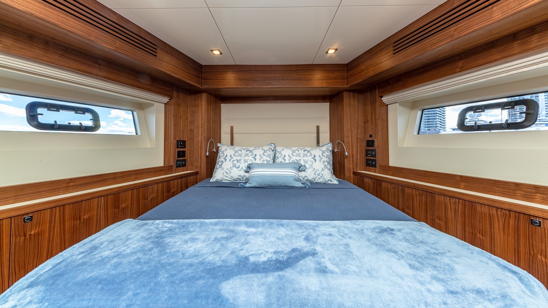 Sirena Flybridge Yacht For Sale