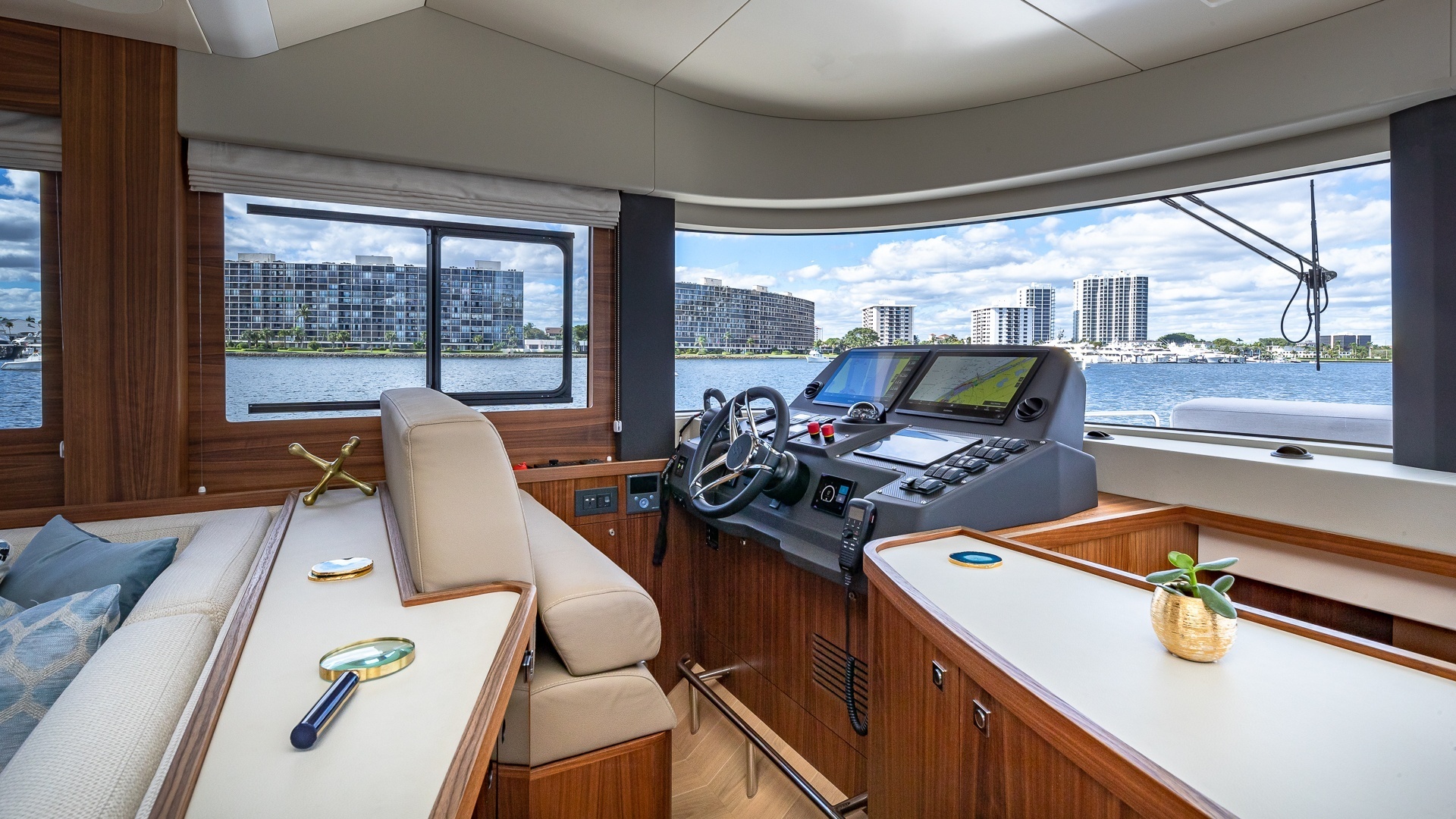 Sirena Flybridge Yacht For Sale